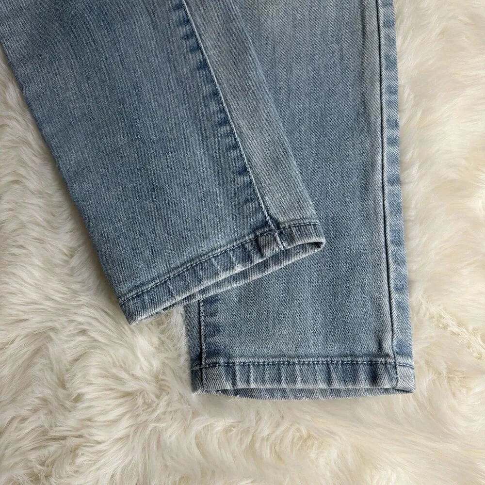 Women's Light Blue Jeans - Picture 8 of 10